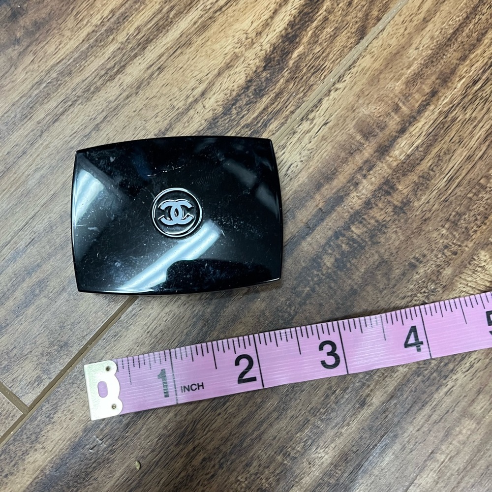 - Chanel Ombré Essentielle eyeshadow 84 Lily